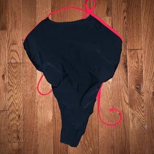 Jolyn tie back with thick strap design on side